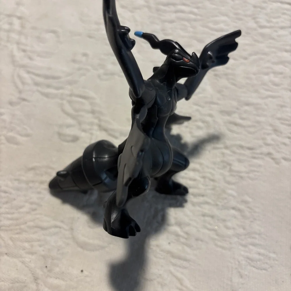 Zekrom 2011 McDonald's Pokémon Nintendo Toy Figure McDonalds